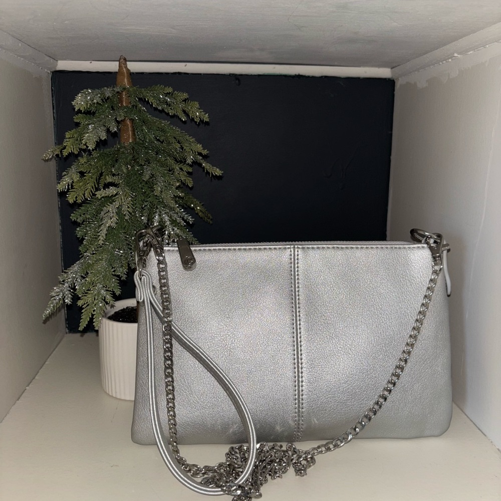 Elegant Silver Crossbody Bag with Chain Strap